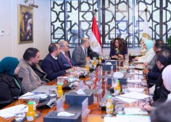 وزيرة التنمية المحلية تبحث مع قيادات جهاز تنظيم إدارة المخلفات الوضع الراهن لتنفيذ منظومة إدارة المخلفات وسبل التطوير