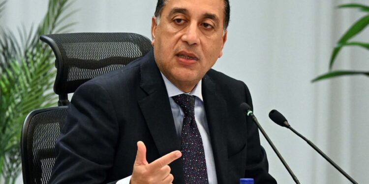 رئيس الوزراء: 670 مشروعا بـ «حياة كريمة» تم الإنتهاء بنسبة 100% من الإنشاءات بها و95% لمشروعات البنية التحتية بمحافظة الأقصر