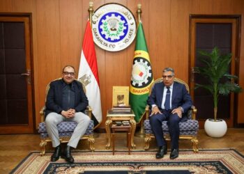 وزير قطاع الأعمال العام يلتقي محافظ الدقهلية لتعزيز التعاون في عدد من الملفات المشتركة