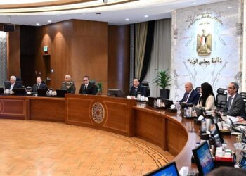 في أول اجتماع لها في العام الجديد .. رئيس الوزراء التوسع في توطين صناعة أجهزة الاتصالات ضمن استراتيجية شاملة لتوطين مختلف الصناعات