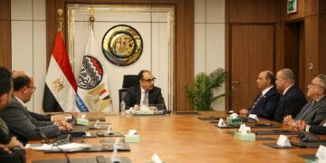 وزير قطاع الأعمال العام يشهد توقيع «النهضة للصناعات» اتفاقية لشراء طاقة متجددة لمدة 30 عامًا