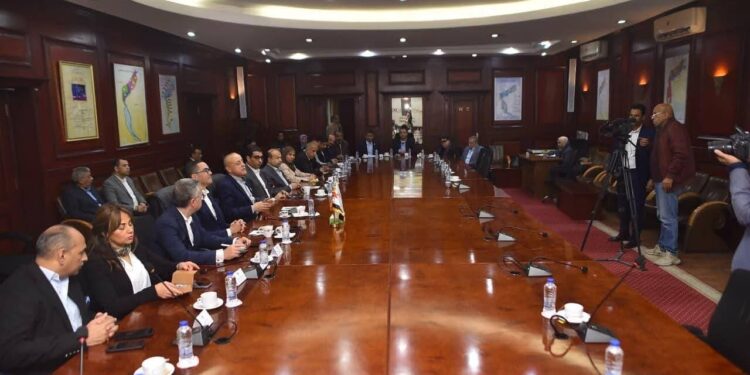 وزير الاستثمار: يعقد لقاء مع مستثمري محافظة الأقصر بحضور المحافظ