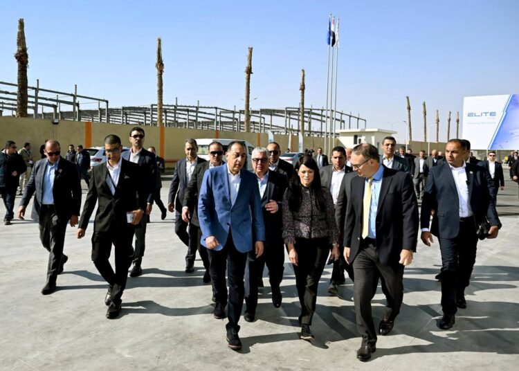 رئيس الوزراء يبدأ جولة موسعة لافتتاح مشروعات صناعية ولوجستية جديدة بالمنطقة الاقتصادية لقناة السويس