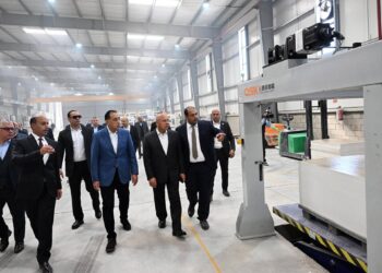 رئيس الوزراء يفتتح مشروع «كامستون للصناعات المتطورة» بمنطقة السخنة الصناعية باستثمارات 8 ملايين دولار