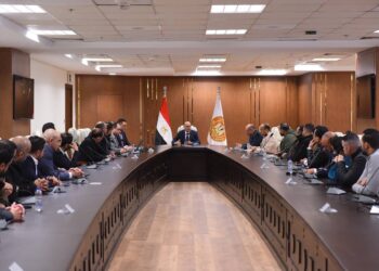 وزير العمل يعقد اجتماعًا لمناقشة المعوقات والتحديات مع ممثلي شركات إلحاق العمالة بالخارج