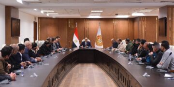 وزير العمل يعقد اجتماعًا لمناقشة المعوقات والتحديات مع ممثلي شركات إلحاق العمالة بالخارج 