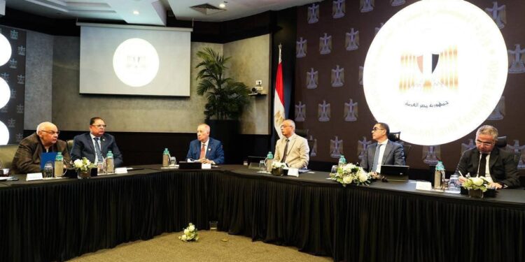 وزير الاستثمار يلتقي أعضاء اتحاد المستثمرين ويستعرض الرؤى والمقترحات الرامية لتعزيز الاستثمار المحلي