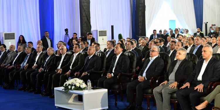 بحضور رئيس الوزراء .. بدء فعاليات الاحتفال بانطلاق التشغيل التجاري لمحطة البحر الأحمر لتداول الحاويات بميناء السخنة