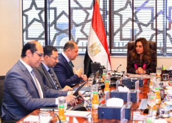وزيرة التنمية المحلية توجه بتحقيق التوازن بين صون التنوع البيولوجى وتنفيذ مشروعات طاقة الرياح في خليج السويس