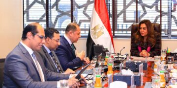 وزيرة التنمية المحلية توجه بتحقيق التوازن بين صون التنوع البيولوجى وتنفيذ مشروعات طاقة الرياح في خليج السويس