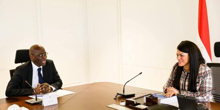  وزيرة التخطيط توقع مع البنك الأفريقي للتنمية المرحلة الثانية من برنامج تنمية القطاع الخاص والتنوع الاقتصادي بقيمة 170 مليون دولار