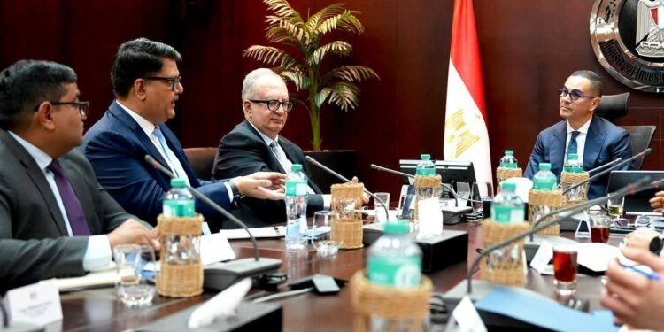 وزير الاستثمار يبحث مع وفد شركتي «ايفولف» و «ستونيكس» خططهم للتوسع في السوق المصري والاستثمار في مجال الذهب
