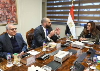 وزيرة التنمية المحلية: تبسيط إجراءات تراخيص المحال العامة على المواطنين وتقديم تخفيضات في دفع الرسوم لتشجيع أصحاب المحلات