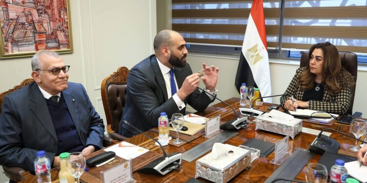 وزيرة التنمية المحلية: تبسيط إجراءات تراخيص المحال العامة على المواطنين وتقديم تخفيضات في دفع الرسوم لتشجيع أصحابها