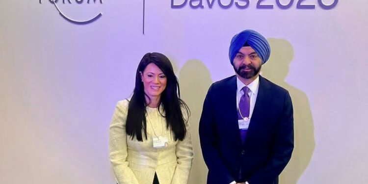 وزيرة التخطيط تلتقي رئيس مجموعة البنك الدولي خلال فعاليات منتدى «دافوس» 2026