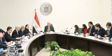 وزير التعليم العالي والسفير الفرنسي يتابعان مستجدات مشروع الحرم الجامعي الجديد للجامعة الفرنسية في مصر