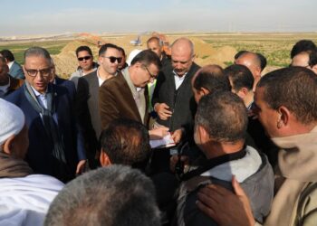 لإنهاء أزمة «قوتة».. وزير الزراعة ومحافظ الفيوم يتفقدان اعمال الصرف والري بزمام الـ 16 ألف فدان