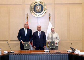 وزير الصناعة يشهد توقيع مذكرة تفاهم مع جهاز تنمية المشروعات لتوطين الصناعات المغذية ورفع القدرة التنافسية