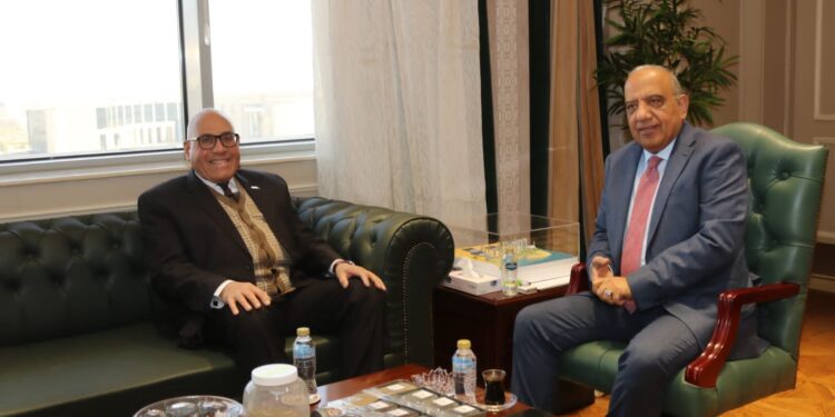 وزير الكهرباء ورئيس الهيئة العربية للتصنيع يشهدان توقيع بروتوكول تعاون لتأسيس شركة متخصصة في أعمال التشغيل والصيانة لأنظمة الطاقة الشمسية على أسطح المباني