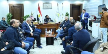 وزير الإسكان يعقد اجتماعا لمتابعة مشروعات القرى السياحية