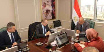 وزير الكهرباء يبحث مع «أكوا باور السعودية» لتعزيز التعاون والشراكة فى الطاقة المتجددة ودعم الشبكة الموحدة