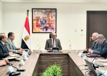 نائب وزير الإسكان يتابع سير العمل بعدد من الملفات الاستراتيجية لقطاع المرافق