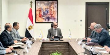 نائب وزير الإسكان يتابع سير العمل بعدد من الملفات الاستراتيجية لقطاع المرافق