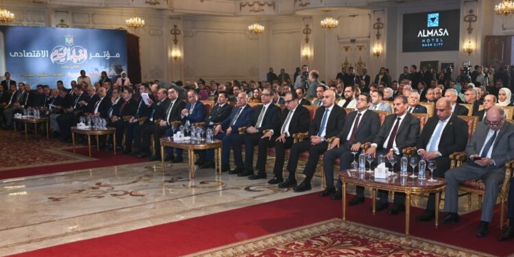 وزير الصناعة: رؤية مصر للتنمية المستدامة 2030 تستهدف تحويل مصر إلى مركز إقليمي للصناعة الخضراء والمستدامة