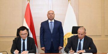 باستثمارات مبدئية 350 مليون دولار .. وزير الصناعة يشهد توقيع عقد إنشاء مجمع صناعي متكامل للغزل والنسيج في مدينة السويدي الصناعية 