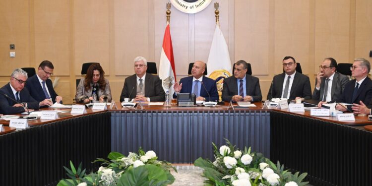 نائب رئيس مجلس الوزراء للتنمية الصناعية يترأس الاجتماع 37 للمجموعة الوزارية للتنمية الصناعية