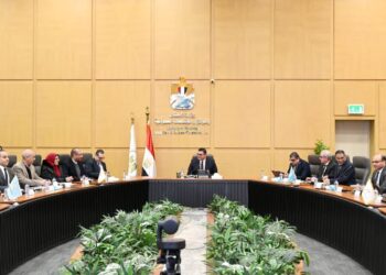 وزير الإسكان يتابع مع شركة «سيتي إيدج» موقف مبيعات وتسويق عدد من مشروعات هيئة المجتمعات العمرانية بالمدن الجديدة