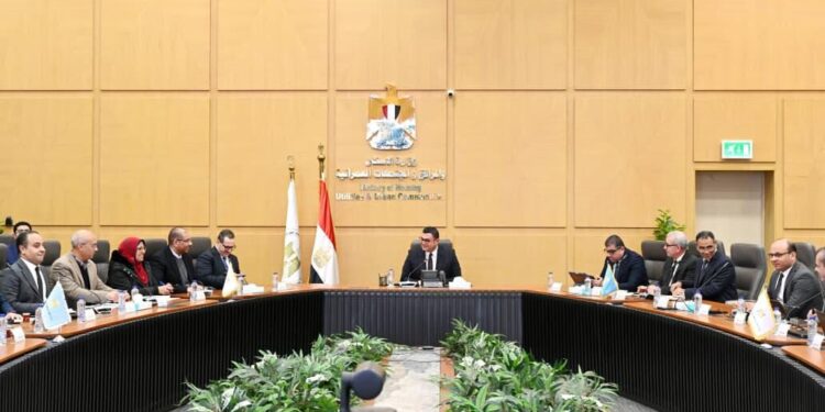 وزير الإسكان يتابع مع شركة «سيتي إيدج» موقف مبيعات وتسويق عدد من مشروعات هيئة المجتمعات العمرانية بالمدن الجديدة