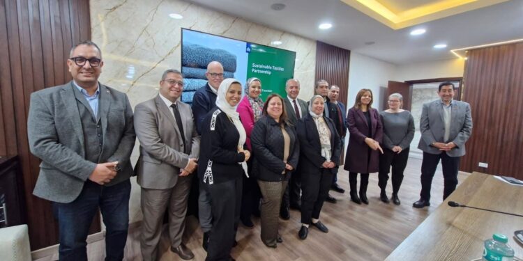 «الصناعات النسيجية» تبحث مع CBI الهولندية تعزيز الصادرات وإطلاق علامة تجارية موحدة للمنسوجات