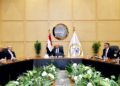 وزير الصناعة يجتمع بمحافظي الجيزة وبني سويف واتحاد الصناعات لبحث مرافق المنطقتين الصناعيتين بأبو رواش وكوم أبو راضي