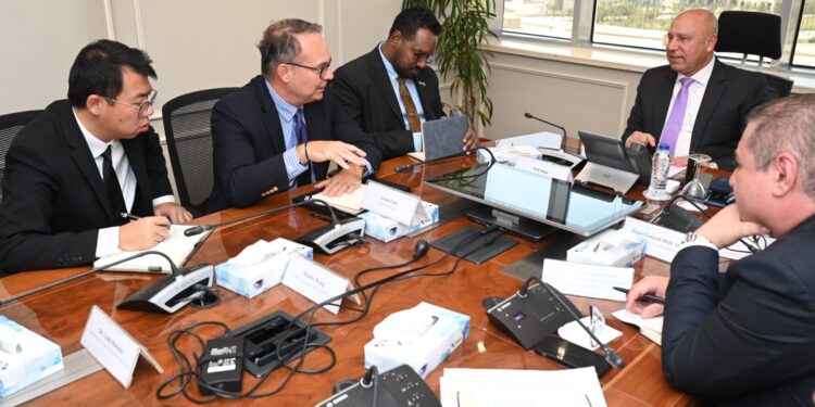 وزير الصناعة يبحث مع شركة إيليت سولار لتكنولوجيا الطاقة الشمسية خطط الشركة للتوسع في مصر وسبل تذليل تحدياتها