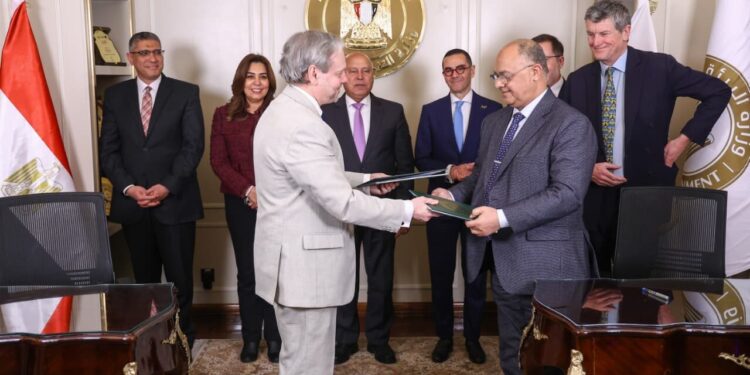 في اطار تعزيز الشراكة مع القطاع الخاص في تنفيذ المنظومة المتكاملة لإدارة المخلفات وبتكلفة 4.2 مليار دولار