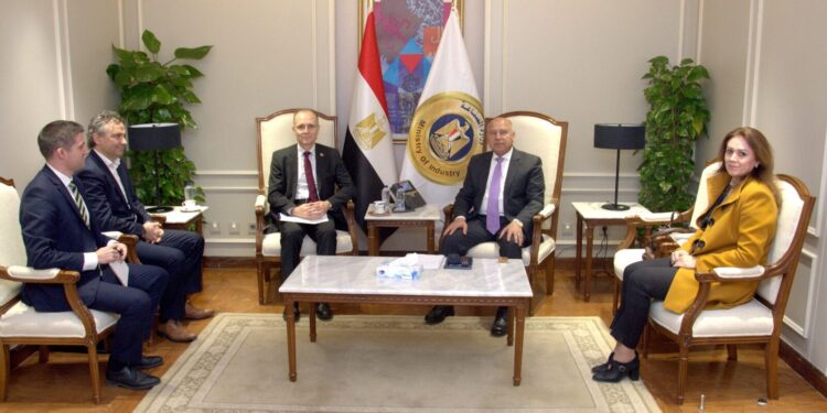 وزير الصناعة والنقل يبحث مع شركة سين كارز البلغارية خطة الشركة لتصنيع السيارات الكهربائية بالشراكة مع إحدى الشركات أو الكيانات الصناعية في مصر