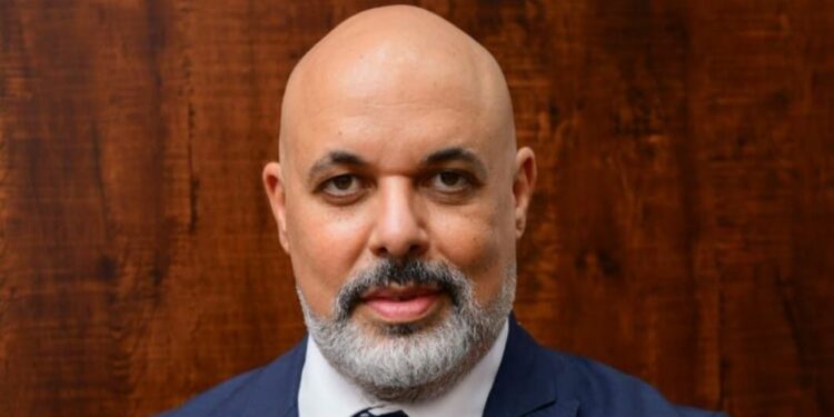 رئيس شعبة الذهب يكشف سبب قفزة الأونصة 1.6%