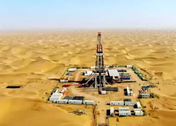 لتعويض تناقص الآبار القديمة وخفض الفاتورة الاستيرادية.. اكتشافات جديدة بالصحراء الغربية تضيف 34 مليون قدم مكعب غاز و5200 برميل يوميًا