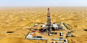 لتعويض تناقص الآبار القديمة وخفض الفاتورة الاستيرادية.. اكتشافات جديدة بالصحراء الغربية تضيف 34 مليون قدم مكعب غاز و5200 برميل يوميًا