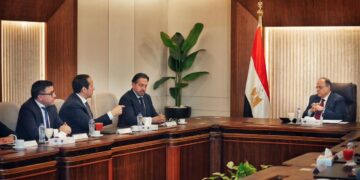 رئيس هيئة الدواء يبحث مع شركة أبوت خطط توطين الصناعة الدوائية في مصر