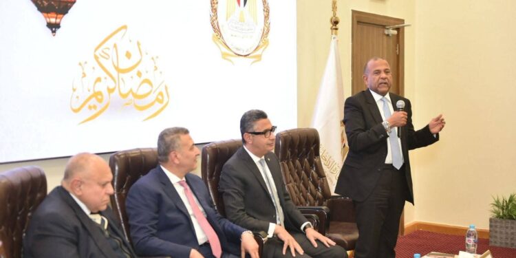 وزير التموين يعقد اجتماعًا موسعًا مع اتحاد الغرف التجارية وكبار المنتجين والسلاسل التجارية لتأمين احتياجات المواطنين خلال شهر رمضان 