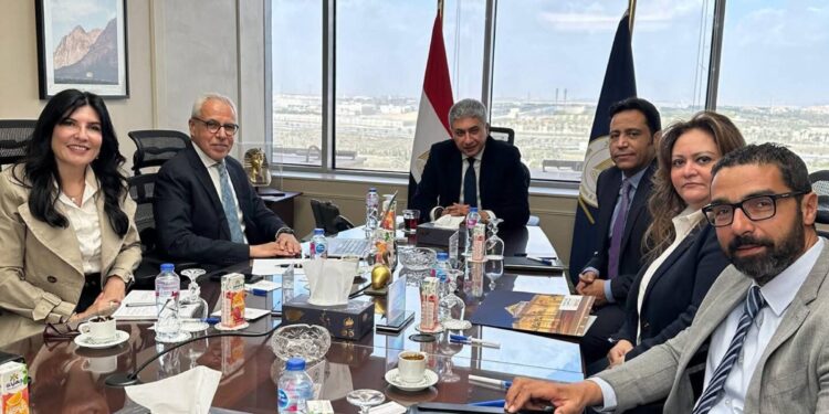 وزير السياحة يُناقش آليات تطوير خطة تسويقية متكاملة للمتحف القومي للحضارة المصرية بالتعاون مع إحدى شركات التسويق المتخصصة