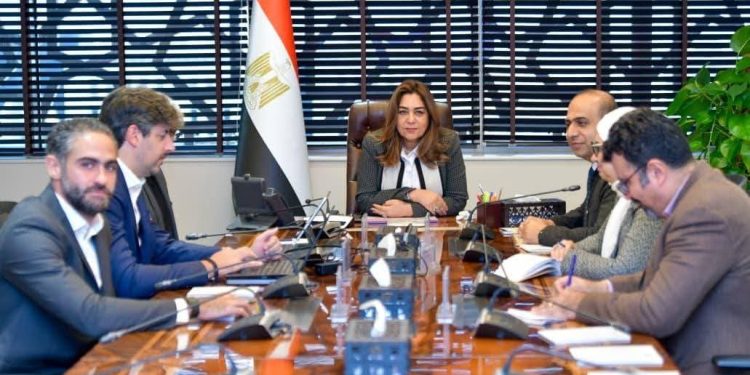 وزيرة التنمية المحلية والبيئة تبحث مع شركة «كلين كربون» لتحويل المخلفات إلى وقود بديل عالي الجودة SRF لمصانع الأسمنت