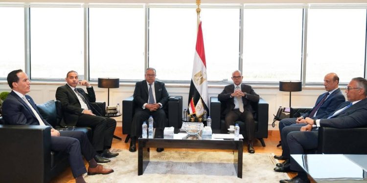 وزير الاستثمار والتجارة الخارجية ينسق بين 5 جهات للربط الإلكتروني وتيسير خدمات المستثمرين