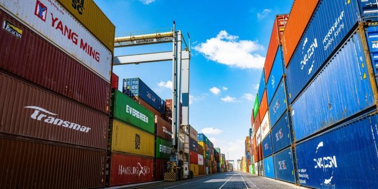 اقتصادية قناة السويس تعلن تنفيذ مشروع ساحات انتظار متطورة ومنظومة لإعادة توجيه الشاحنات بواسطة تحالف «ايجيترانس نوسكو – نافذ الدولية» بميناء السخنة