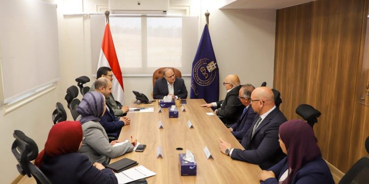 رئيس هيئة الدواء المصرية يعقد اجتماعاً مع شركة صاني فارماسيوتيكال لتعزيز التصدير الدوائي