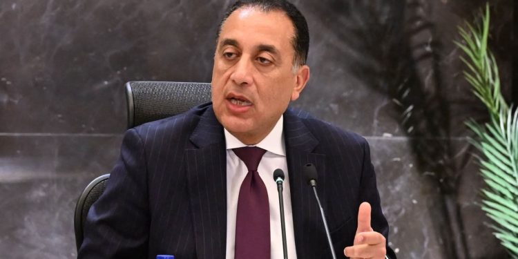 رئيس الوزراء يتابع مع وزير التموين موقف مخزون الأرصدة من السلع الغذائية