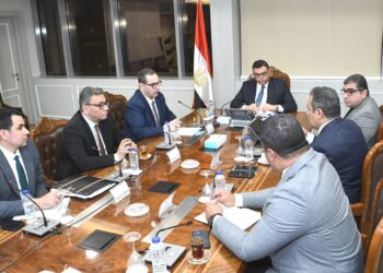 وزير الإسكان يعقد اجتماعًا لمتابعة ملفات عمل الهيئة العامة للتنمية السياحية