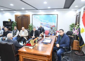 في اجتماع بمقر جهاز القرى السياحية: وزير الإسكان يتابع موقف تنفيذ المشروعات التنموية فى «سملا وعلم الروم» ومدينة رأس الحكمة الجديدة